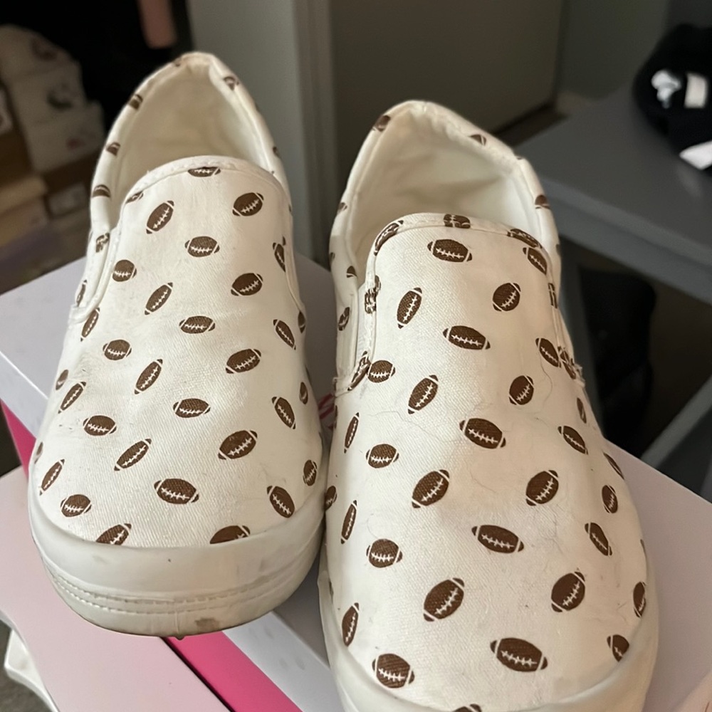 Women’s football canvas shoes